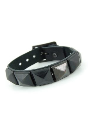 DEA234 1 Row Black Pyramid Stud Leather Wristband